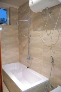 Spacious 5-Bedroom Apartment in the Heart of Bole - Addis Abeba - 4