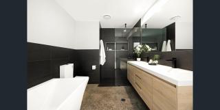 Lush Light Filled Escape with Pool Near Beach - Buderim - 5