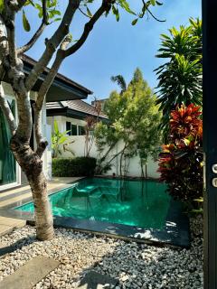 Stylish Private Pool Villa with Jacuzzi, Karaoke and Superfast WiFi - 1