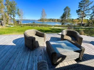 Archipelago House With Sea View On Björkö - 6