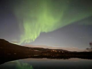 Cabin By Rossfjordvannet In Arctic Scenery - - 8