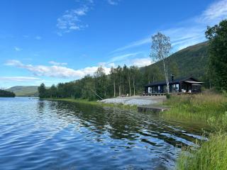 Cabin By Rossfjordvannet In Arctic Scenery - - 7