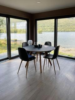 Cabin By Rossfjordvannet In Arctic Scenery - - 2