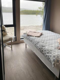 Cabin By Rossfjordvannet In Arctic Scenery - - 1