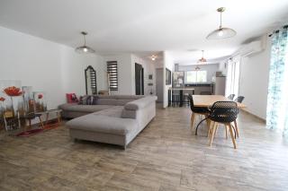 A pretty family house located in a tranquil area with a pretty view of the Luberon range. - Les Taillades - 9