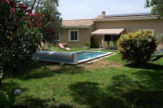 A pretty family house located in a tranquil area with a pretty view of the Luberon range. - Les Taillades - 3