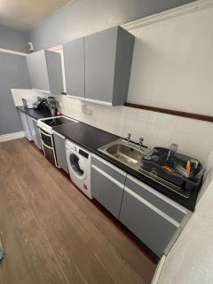 2 Bed Apartment Near Yeovil Hospital & Leonardo - Yeovil - 3