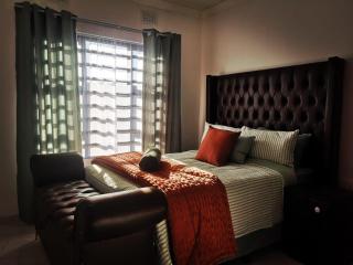 Carissa Street Self-catering Units - 2