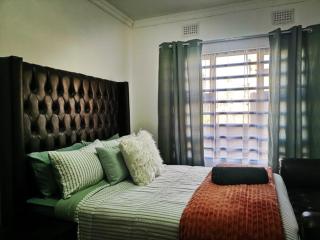Carissa Street Self-catering Units - 4