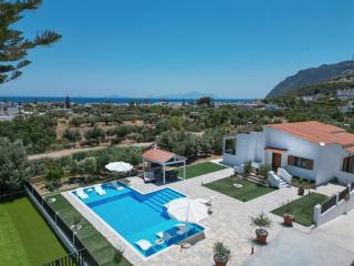 Villa Aelia Kefalos-Private & Spacious with Pool - Kámpos - 0