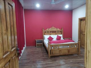 Neelum Lodges & Khan Shinwari Restaurant - 0