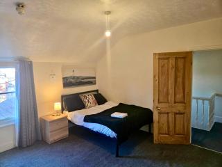 Cozy Room - Shared Amenities in Bostock Avenue - Kingsthorpe - 0