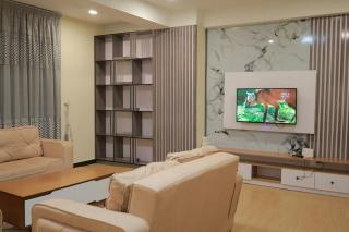 Spacious 5-Bedroom Apartment in the Heart of Bole - Addis Abeba - 7
