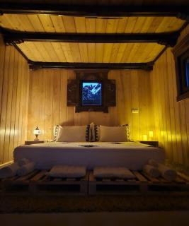 Nature Bungalow In the Family Garden - 5 min to City Center, Lake Access, Close to Lidl and Stunning Pool - 8
