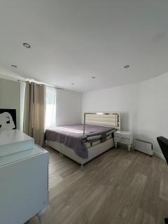 Comfortable house - - 9