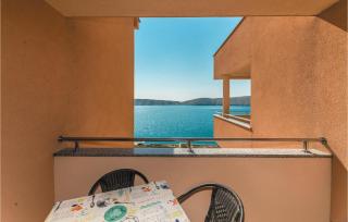 1 Bedroom Cozy Apartment In Vlasici - 8