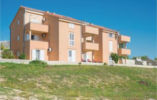 1 Bedroom Cozy Apartment In Vlasici - 5