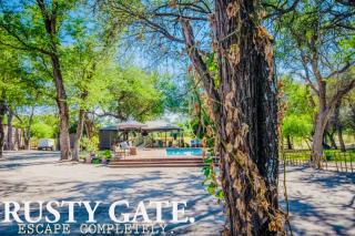 Rustic Gate Lodge and Campsite - Maun - 8