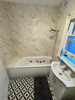 Absam Homes - London - 6
