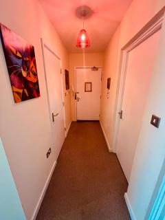 Spacious modern Flat with 2 bedrooms & 2 bathrooms & Free Parking & Wifi&up to6people - 8
