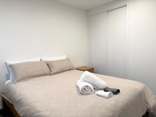 2 bedroom Townhouse in Merivale with free Carpark - Christchurch - 2