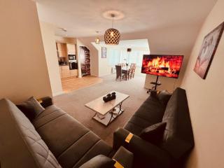 Middlesbrough Stylish Flat TS5 & Private Parking - Middlesbrough - 0
