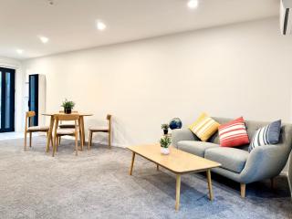2 bedroom Townhouse in Merivale with free Carpark - Christchurch - 8