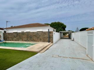 Modern 3-Bedroom Villa with Private Pool & BBQ - 8
