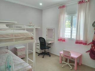 Modern 3-Bedroom Villa with Private Pool & BBQ - Cádiz - 1