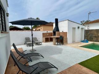 Modern 3-Bedroom Villa with Private Pool & BBQ - Cádiz - 8