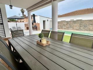 Modern 3-Bedroom Villa with Private Pool & BBQ - 7