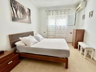 Modern 3-Bedroom Villa with Private Pool & BBQ - Cádiz - 4