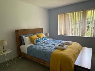 Large warm 4BRM family recharge in Halswell - Netflix, Massage chair - Halswell - 2
