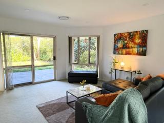 Large warm 4BRM family recharge in Halswell - Netflix, Massage chair - Halswell - 5