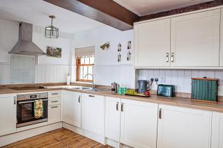 Finest Retreats - Ukulele Cottage - Whitby - 3