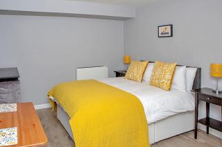 Finest Retreats - Ukulele Studio - Whitby - 8