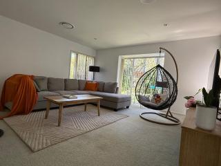 Large warm 4BRM family recharge in Halswell - Netflix, Massage chair - Halswell - 8