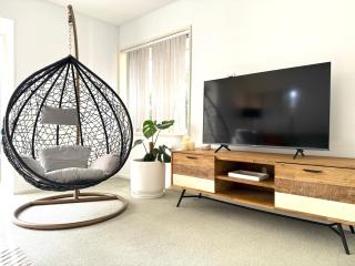 Large warm 4BRM family recharge in Halswell - Netflix, Massage chair - Halswell - 7