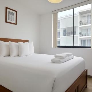 E Malecon Balta Queen Bed Larcomar Zone 3B 501 - 3