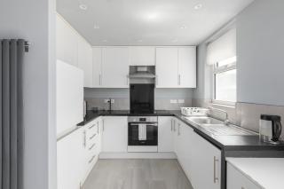 Spacious 3-Bed Home with Garden - Edmonton - 9