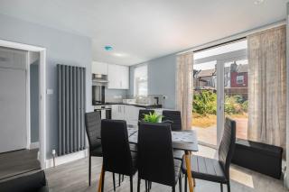 Spacious 3-Bed Home with Garden - Edmonton - 8