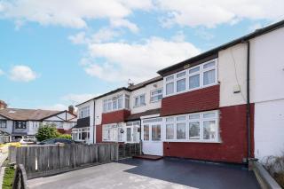 Spacious 3-Bed Home with Garden - Edmonton - 0