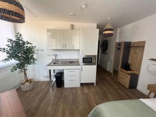 City Center 1-Bed Studio Sleeps 2 with City Views - Liverpool - 8