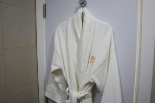 Stylish 1BR Retreat Pool & WiFi Near AUH & Masdar - Abu Dhabi - 3