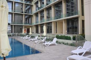 Stylish 1BR Retreat Pool & WiFi Near AUH & Masdar - Abu Dhabi - 5