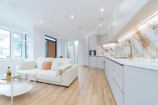 Modern 2 BR Garden Flat Easy Access to Wimbledon with WIFI and Parking - 6