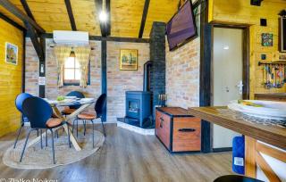 Villa Mali Sokol by Villas Guide - Daruvar - 1