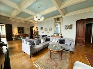 Historic Corsican Apartment With Sea Views In Bastia - 8