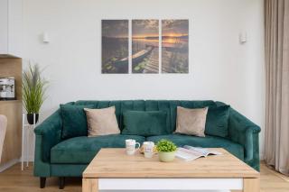 Stylish Apartment by the Lake with Balcony in Zegrze by Noclegi Renters - Zegrze - 2