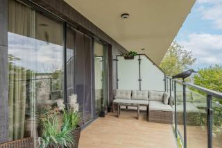 Stylish Apartment by the Lake with Balcony in Zegrze by Noclegi Renters - 3